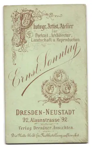 Fotografie Ernst Sonntag, Dresden-Neustadt, Alaunstr. 92, Hübsch gekleidete Dame mit Kreuzkette