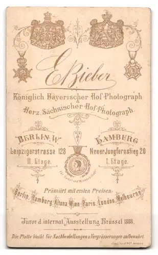 Fotografie E. Bieber, Berlin, Leipzigerstr. 128, Eleganter Herr mit Vollbart