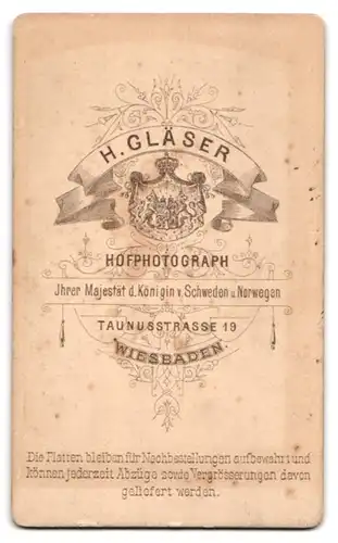 Fotografie H. Glaser, Wiesbaden, Taunusstrasse 19, Stolze Grossmutter mit ihrem Enkelkind