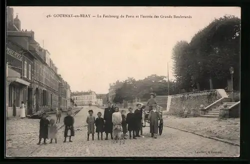 AK Gournay-en-Bray, Le Faubourg de Paris et l`entrée des Grands Boulevards