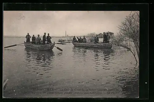 AK Alfortville, La Grande Crue de la Seine 1910, Sapeurs du genie venant porter secours aux habitants