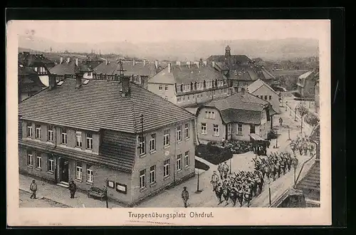 AK Ohrdruf, Truppenübungsplatz, Strassenpartie mit Soldaten