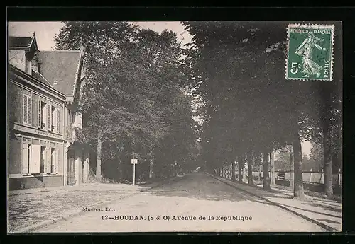 AK Houdan, Avenue de la Republique