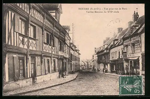 AK Houdan, Vue prise rue de Paris, Vieilles Maisons du XVIe siècle