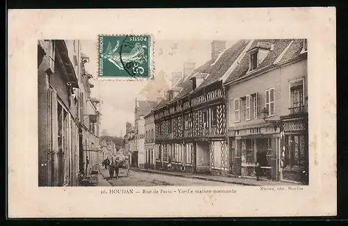 AK Houdan, Rue de Paris, Vieille maison normande