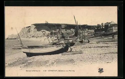 AK Étretat, Bateaux au Perrey