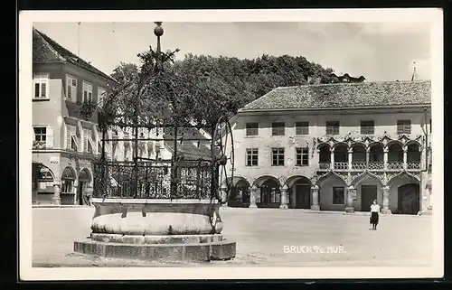 AK Bruck /Mur, Marktplatz mit Denkmal