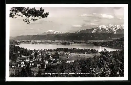 AK Krumpendorf am Wörthersee, Gesamtansicht mit Bergpanorama