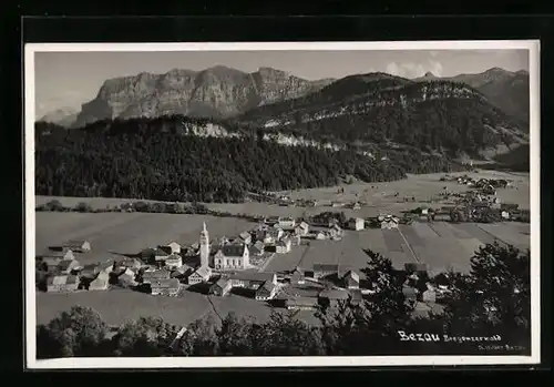 AK Bezau, Gesamtansicht mit Kirche und Bergen