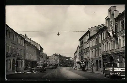 AK Mauerkirchen, Strassenpartie mit Gasthof Ginzinger