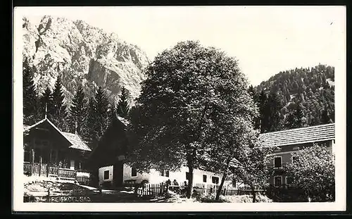 AK Kirchbach /Gailtal, Reisskofelbad, Gebäudeensemble vor Bergkulisse