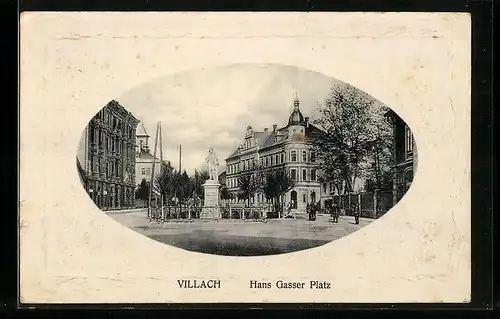 Passepartout-AK Villach, Hans Grasser Platz mit Denkmal und Blick zur Kirche