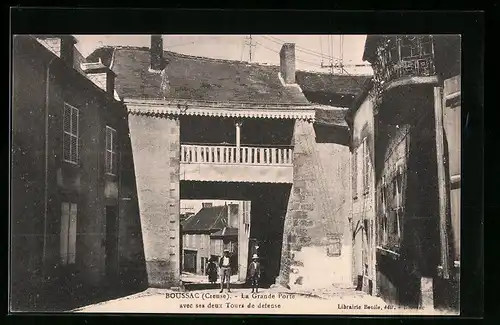 AK Boussac, La Grande Porte avec ses deux Tours de detense