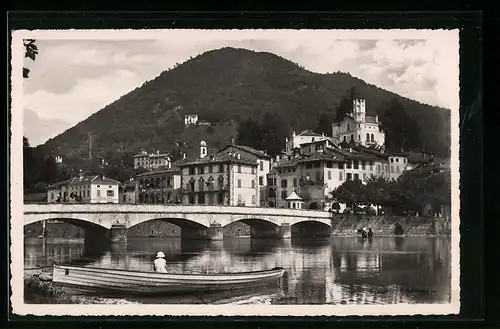 AK Ponte Tresa, Ortsansicht mit Brücke am Lago di Lugano