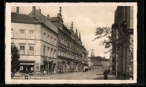 AK Döbeln i. Sa., Bahnhofstrasse mit Rathausturm
