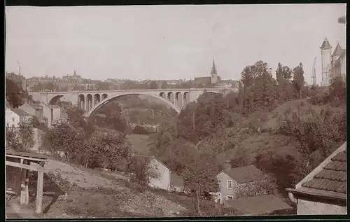 Fotografie unbekannter Fotograf, Ansicht Luxemburg, Stadtansicht mit Viadukt