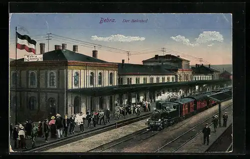 AK Bebra, Bahnhof mit einfahrender Eisenbahn