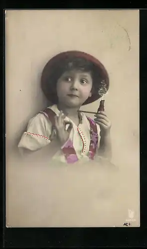 AK Knabe mit Pfeife und rotem Hut