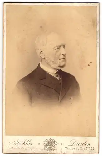 Fotografie A. Adler, Dresden, Victoria-Str. 21, Älterer Herr im Anzug mit Bart