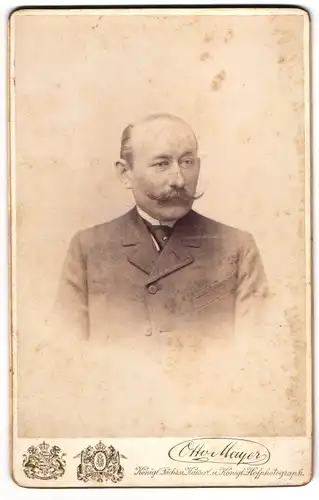 Fotografie Otto Mayer, Dresden, Pragerstr. 38, Bürgerlicher Herr mit Schnauzbart