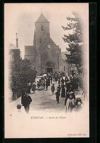 AK Étretat, Sortie de l`Eglise