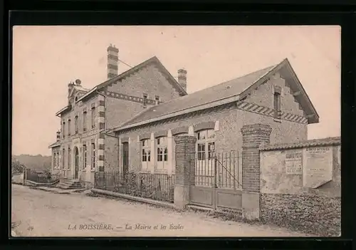 AK La Boissiére, La Mairie et les Ecoles