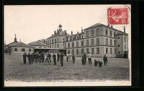 AK Boissiere, Orphelinat des Enfants de Troupe, Cour intérieure