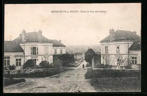 AK Bonnières-s-Seine, Place et Rue des Ecoles