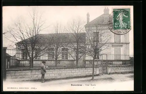 AK Bonnières, Une Ecole