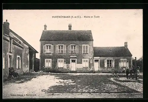 AK Ponthévrard, Mairie et École