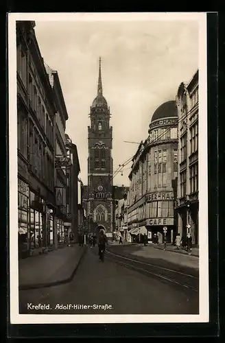 AK Krefeld, Strasse mit Blick zur Kirche