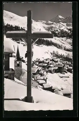 AK Chandolin, Ortsansicht mit Bella Tola im Winter