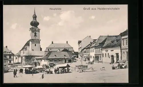 AK Heidenreichstein, Hauptplatz mit Kirche und Marktbetrieb