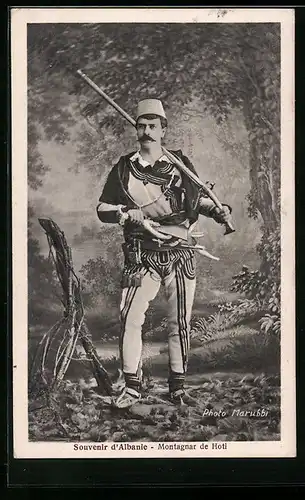AK Montagnar de Hoti, albanische Krieger mit Gewehr
