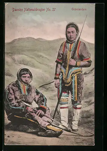 AK Dänische Nationaltrachten, Groenlaendere, Grönländisches Paar mit Jagdwaffen