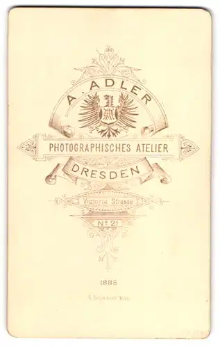 Fotografie A. Adler, Dresden, Victoria Str. 21, Adler mit Monogramm des Fotografen auf der Brust