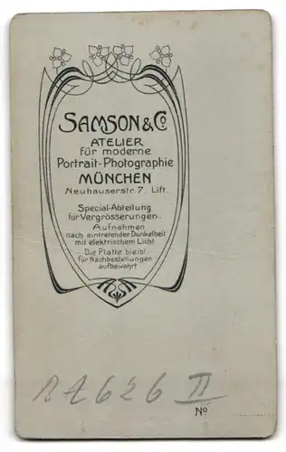 Fotografie Samson & Co., München, Mädchen im Kommunionskleid mit Kerze