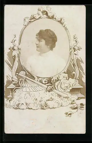 Foto-AK Fräulein mit Hochsteckfrisur, Fächer, Passepartout