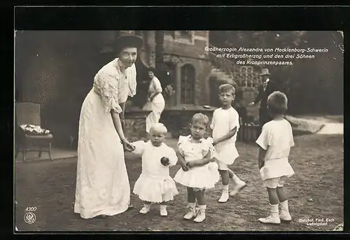 AK Grossherzogin Alexandra von Mecklenburg mit ihren Kindern, Erbgrossherzog