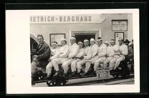 Foto-AK Besuchergruppe auf Gruben-Ausfahrt im Wolfdietrich-Stollen