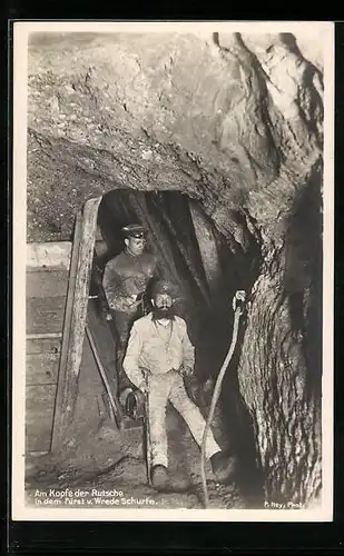 AK Am Kopf der Rutsche in dem Fürst v. Wrede Schurfe, Bergleute