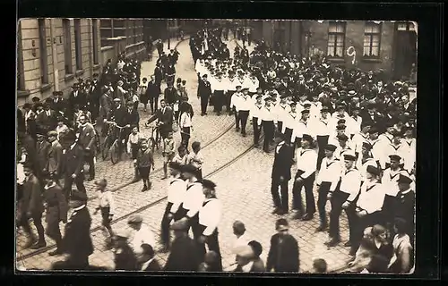 Foto-AK Duisburg, Deutscher Marinetag 1926, M.V. Graf Spee zur Abholung der Fahne