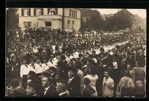 Foto-AK Duisburg, Deutscher Marinetag 1926, MV Grav Spee Einholung der Fahne