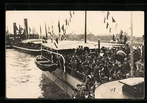 Foto-AK Duisburg, Deutscher Marinetag 1926, Während der Flottenparade