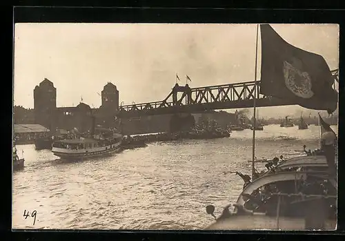 Foto-AK Duisburg, Deutscher Marinetag 1926, Während der Flottenparade