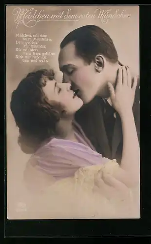 Foto-AK EAS Nr.6405 /6: Junges Paar beim Austausch von Zärtlichkeiten