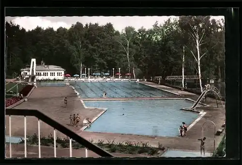 AK Lauf /Pegnitz, Städt. Freibad mit Besuchern