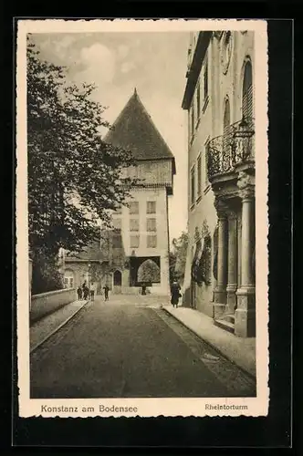 AK Konstanz am Bodensee, Strassenpartie am Rheintorturm