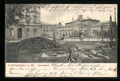 AK Ludwigshafen a. Rh., Bahnhofplatz mit Garten