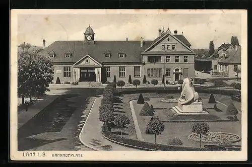 AK Lahr i. B., Bahnhofplatz mit Garten